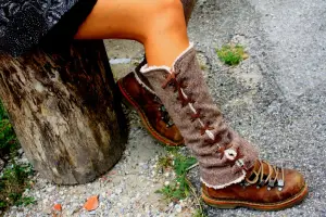 Guêtres à lacets en chevron marron doublées fausse fourrure écrue 